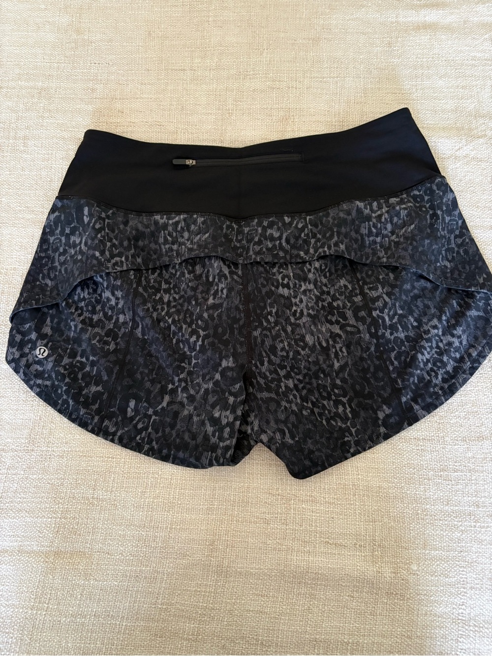 Lululemon Leopard-Print Speed Up High Rise Shorts Size 10 - Picture 2 of 5